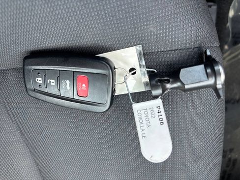 Used 2022 Toyota Corolla LE FWD image 30