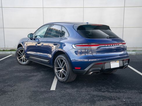 Certified 2024 Porsche Macan AWD/4WD image 3