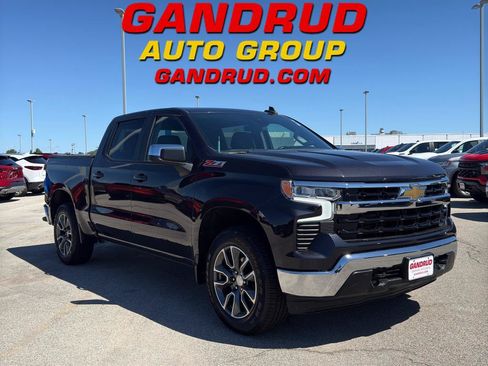 Certified 2022 Chevrolet Silverado 1500 LT AWD/4WD image 1