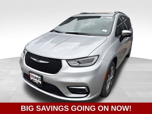 New 2026 Chrysler Pacifica Pinnacle w/ Trailer Tow Group image 11