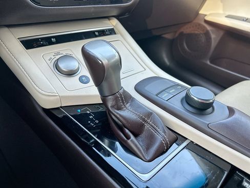 Used 2017 Lexus ES 350 w/ Premium Package FWD image 27