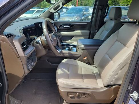 Used 2025 Chevrolet Suburban LT AWD/4WD image 21