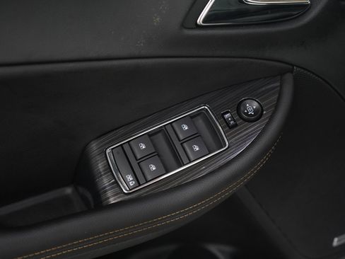 Used 2017 Chevrolet Impala Premier w/ Enhanced Convenience Package FWD image 18
