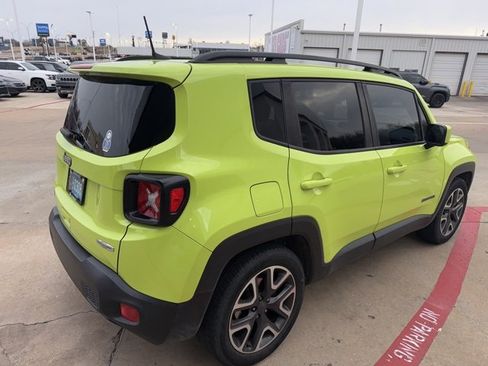 Used 2018 Jeep Renegade Latitude w/ Popular Equipment Group image 4