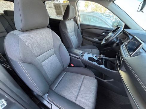 Used 2024 Nissan Rogue SV image 36