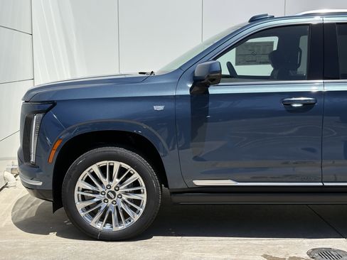 New 2026 Cadillac Escalade Luxury AWD/4WD image 5