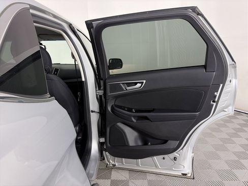Used 2018 Ford Edge SEL image 28