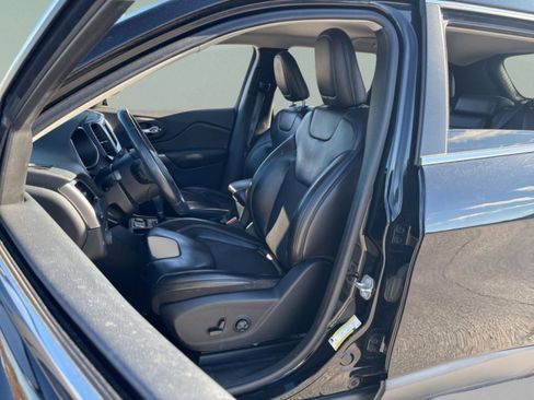 Used 2019 Jeep Cherokee Latitude Plus image 31