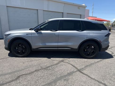 Used 2024 Lincoln Nautilus Premier AWD/4WD image 8