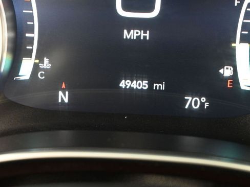 Used 2019 Chrysler Pacifica Limited image 33