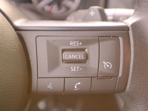 Used 2024 Nissan Rogue S image 38