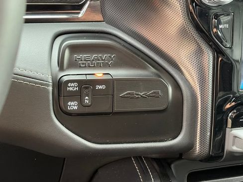 Used 2022 RAM 2500 Limited AWD/4WD image 26