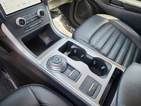 Used 2024 Ford Edge SEL image 20