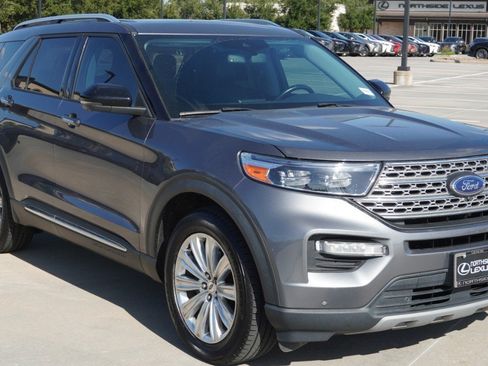 Used 2022 Ford Explorer Limited w/ Equipment Group 301A RWD image 3