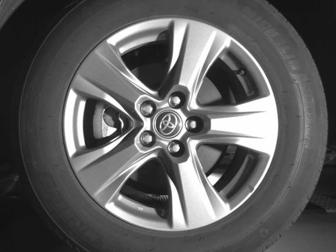 Used 2025 Toyota RAV4 XLE image 9