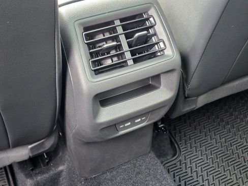 New 2025 Volkswagen Tiguan SE AWD/4WD image 18