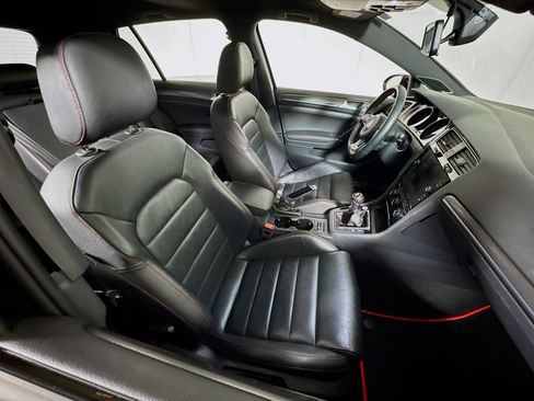 Used 2019 Volkswagen GTI SE image 27