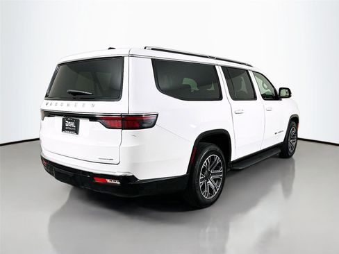 Used 2024 Jeep Wagoneer L Series II w/ Flexible Seating Group AWD/4WD image 13