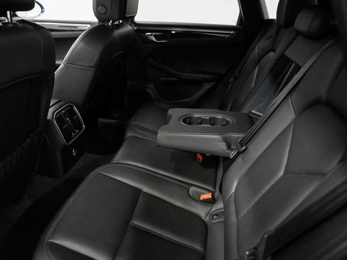 Certified 2023 Porsche Macan AWD/4WD image 31