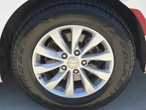 Used 2017 Chrysler Pacifica Touring-L FWD image 31