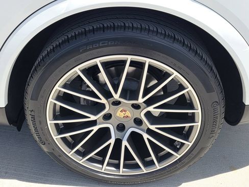 Certified 2023 Porsche Cayenne Coupe AWD/4WD image 28