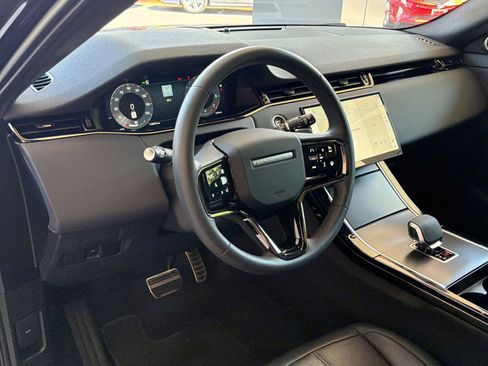 Used 2026 Land Rover Range Rover Evoque Dynamic SE AWD/4WD image 4