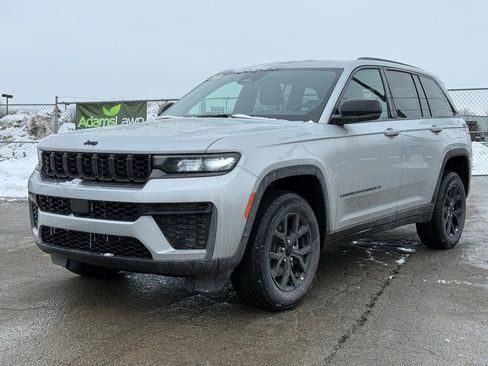 New 2026 Jeep Grand Cherokee Laredo image 2