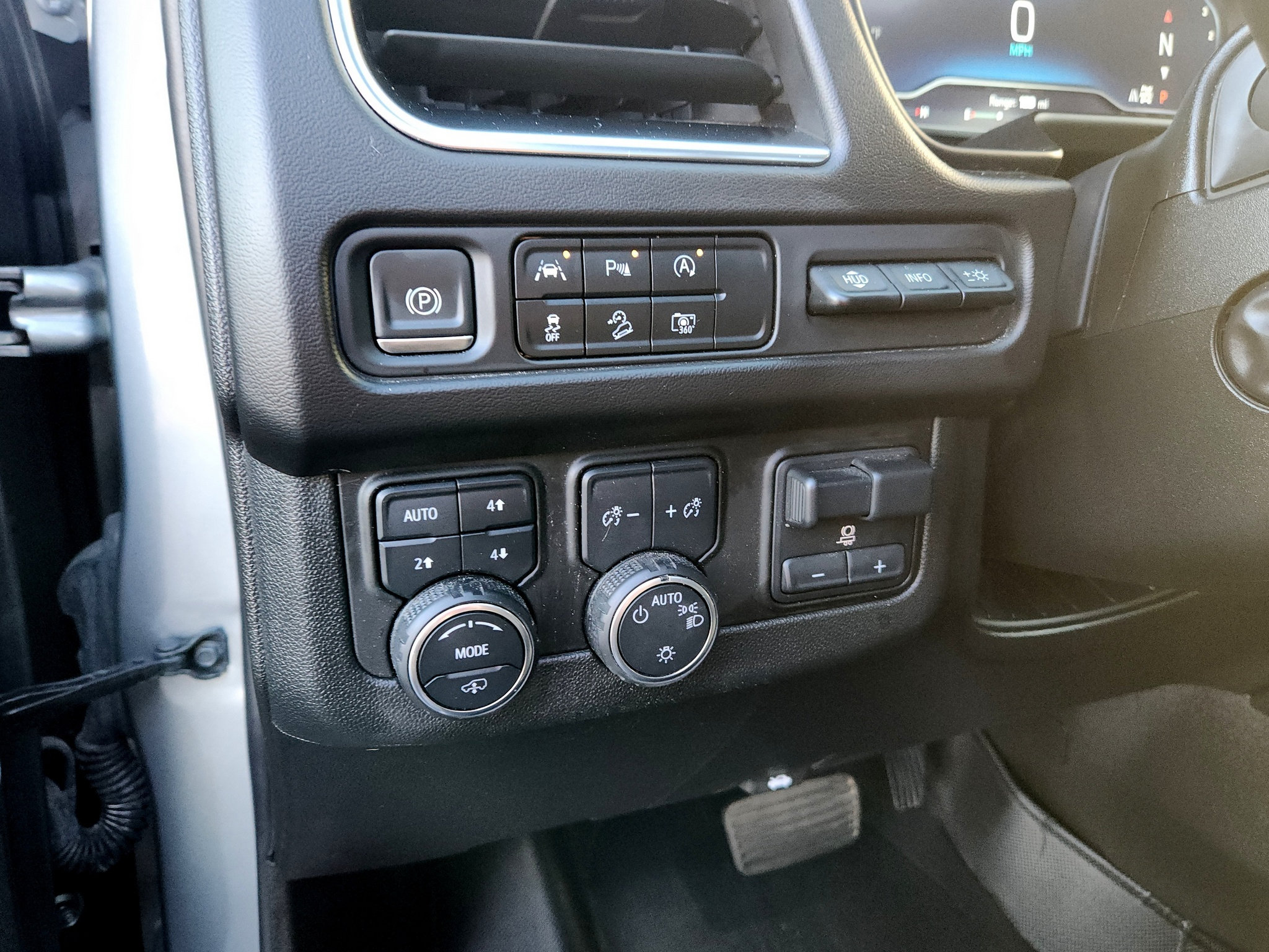 Used 2024 Chevrolet Suburban High Country AWD/4WD image 30