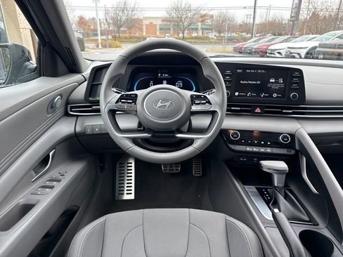 Certified 2025 Hyundai Elantra Sport image 13