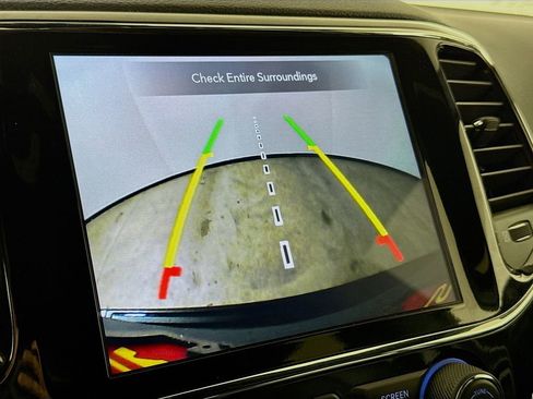 Certified 2021 Jeep Grand Cherokee Laredo X image 19