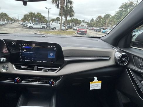 New 2026 Chevrolet Equinox LT w/ Convenience Package II image 17