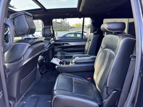 Used 2023 Jeep Grand Wagoneer Series II AWD/4WD image 28