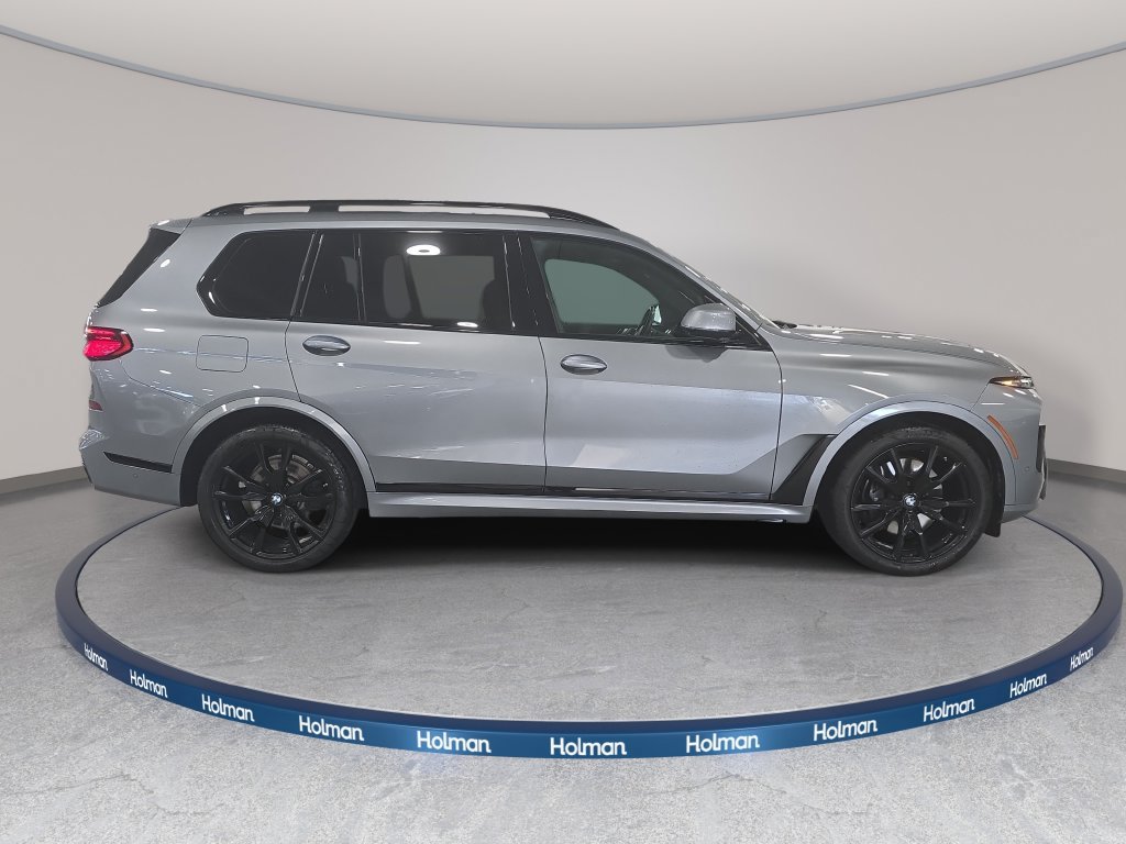 Used 2024 BMW X7 xDrive40i w/ M Sport Package AWD/4WD image 4