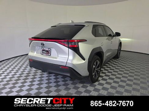 Used 2024 Toyota bZ4X XLE w/ Weather Package AWD/4WD image 7