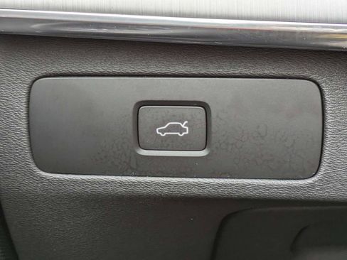 Certified 2025 Volvo XC90 B5 Core AWD/4WD image 35