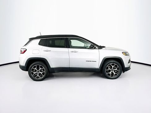 Used 2025 Jeep Compass Limited AWD/4WD image 10