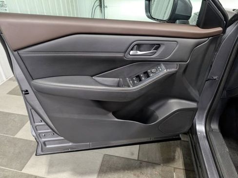 Used 2023 Nissan Rogue SV w/ SV Premium Package image 13