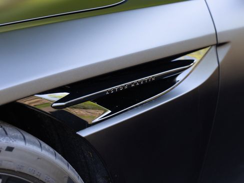 Used 2025 Aston Martin DB12 Convertible RWD image 22
