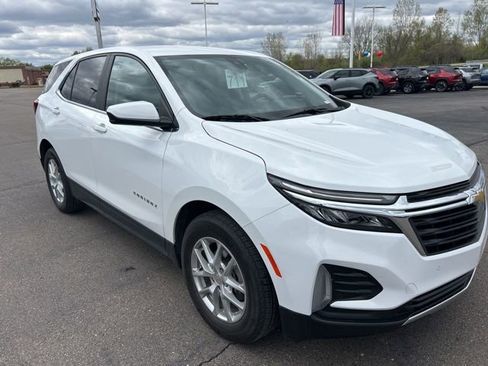 Used 2024 Chevrolet Equinox LT w/ LPO, Floor Liner Package FWD image 3