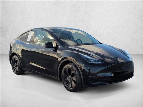 Used 2024 Tesla Model Y Long Range image 3