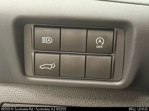 Used 2023 Toyota Highlander XSE FWD image 19