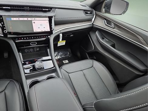 New 2026 Jeep Grand Cherokee Limited w/ Luxury Tech Group II image 12