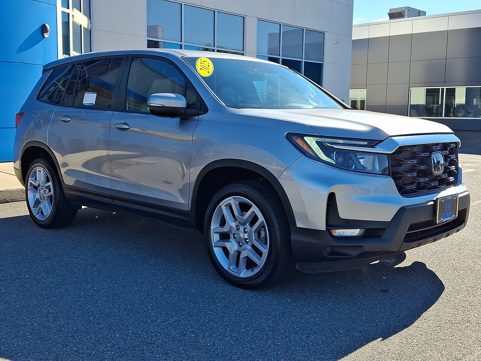 Used 2025 Honda Passport EX-L image 3