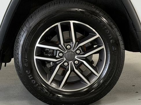 Used 2020 Jeep Grand Cherokee Limited w/ Premium Lighting Group AWD/4WD image 8