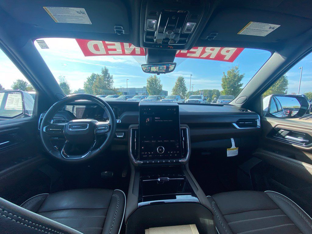 Used 2026 GMC Yukon Denali Ultimate AWD/4WD image 31