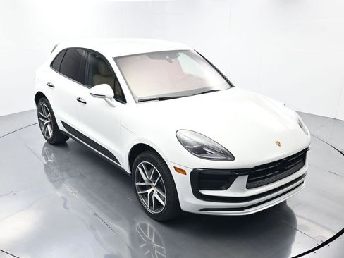 Certified 2024 Porsche Macan image 41