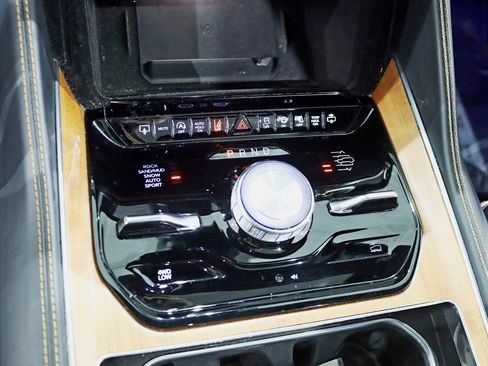 Used 2024 Jeep Grand Wagoneer Series III image 28