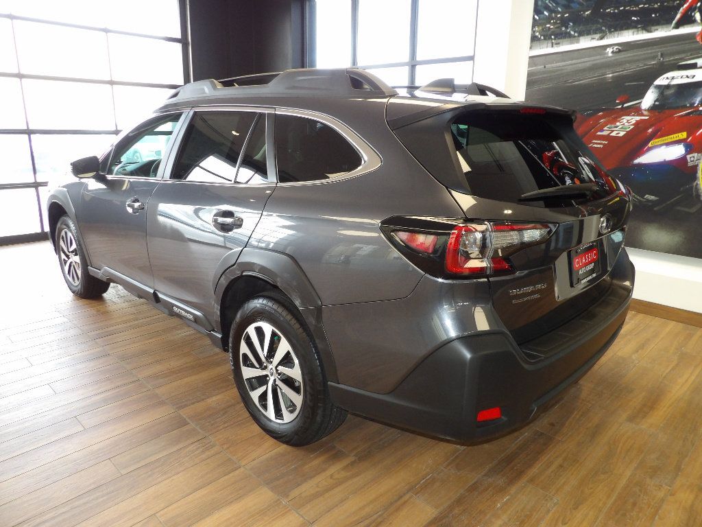 Used 2025 Subaru Outback Premium AWD/4WD image 8