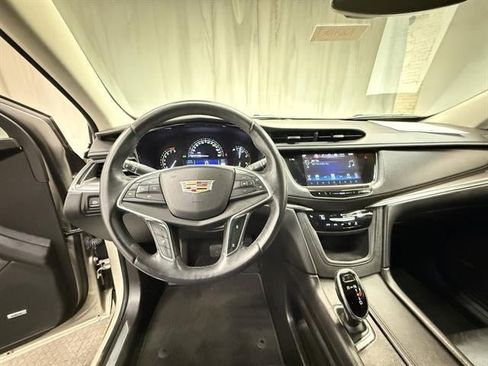 Used 2017 Cadillac XT5 Luxury image 28