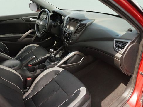 Used 2015 Hyundai Veloster Turbo w/ Option Group 04 FWD image 16